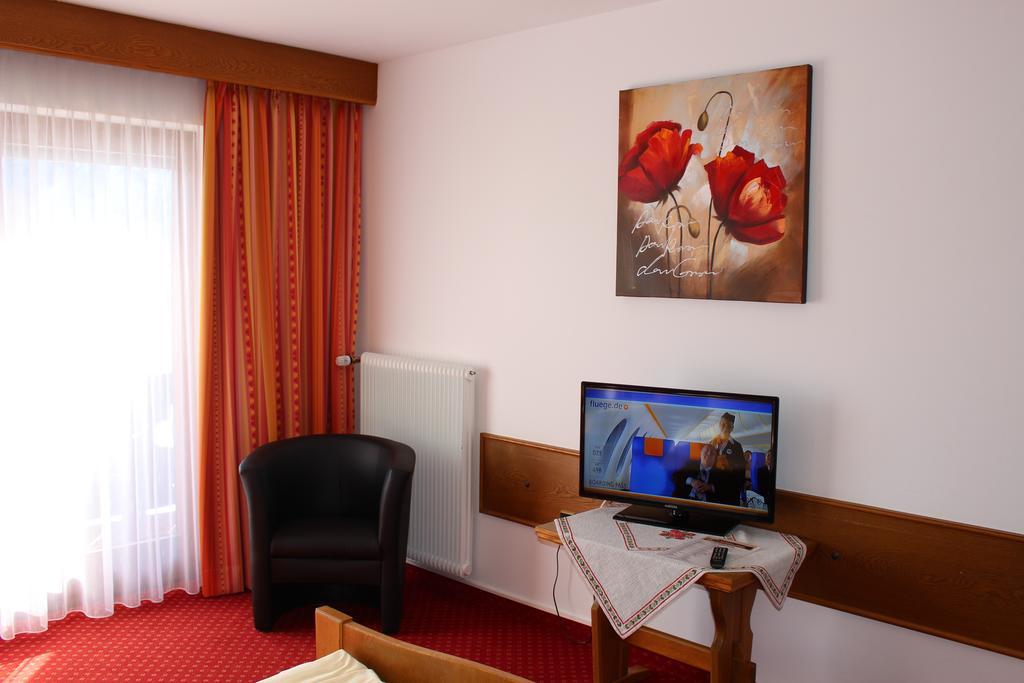 Alpenmotel Saeuling พินส์วาง ภายนอก รูปภาพ