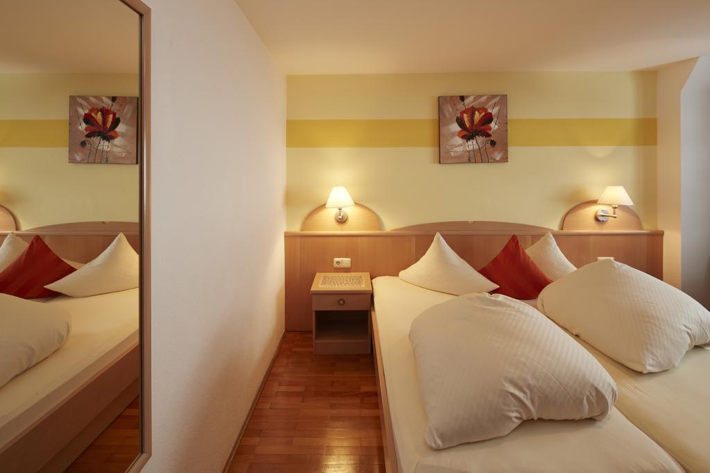Alpenmotel Saeuling พินส์วาง ห้อง รูปภาพ